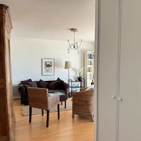 : 47m², Balcon, Parking Privé, Ascenseur - Fr-1-738-48 * Royan