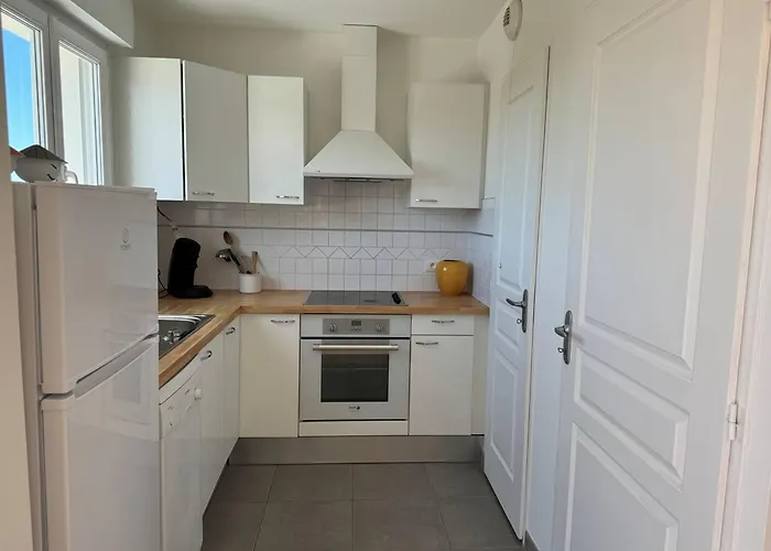 : 47m², Balcon, Parking Privé, Ascenseur - Fr-1-738-48 * Royan