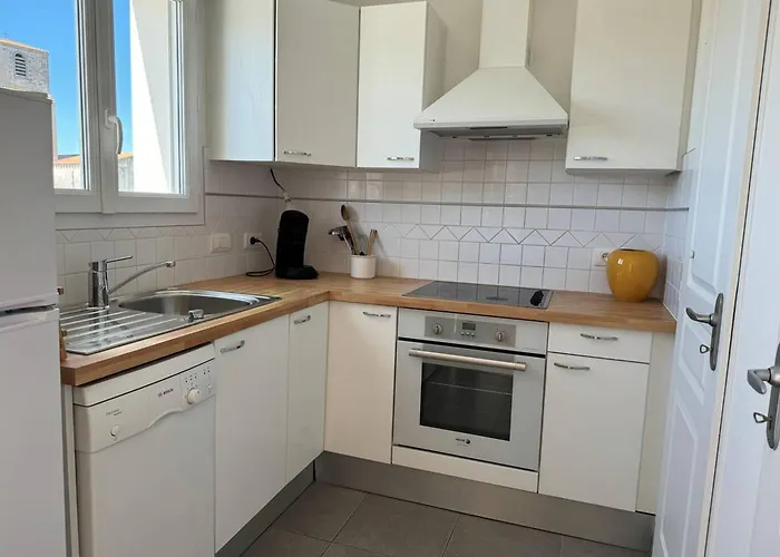 Apartamento : 47m², Balcon, Parking Privé, Ascenseur - Fr-1-738-48 *