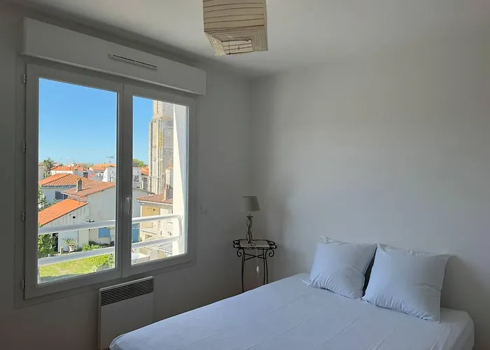 : 47m², Balcon, Parking Privé, Ascenseur - Fr-1-738-48 * Royan