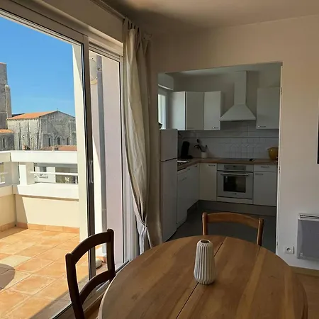 Apartment Royan : Appartement 47m², Balcon, Parking privé, Ascenseur - FR-1-738-48