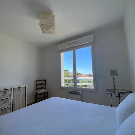 Apartment Royan : Appartement 47m², Balcon, Parking privé, Ascenseur - FR-1-738-48 *