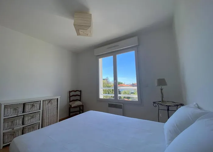 Apartment : 47m², Balcon, Parking Prive, Ascenseur - Fr-1-738-48 *