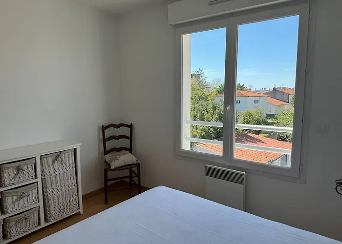 : 47m², Balcon, Parking Prive, Ascenseur - Fr-1-738-48 Apartment
